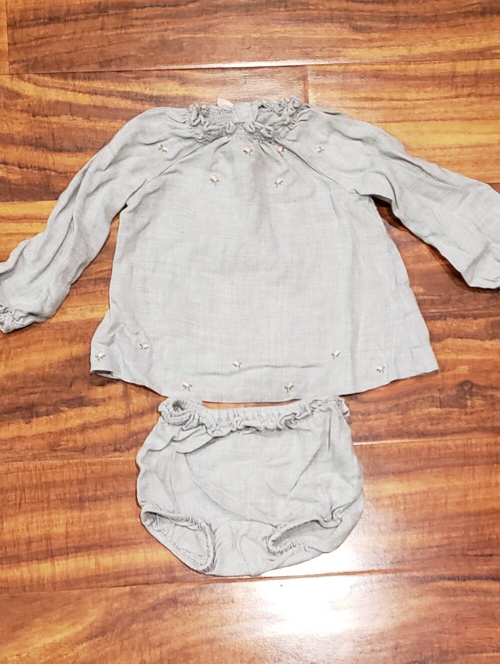 Janie and Jack EUC 18-24 months gray 2-piece set with pink rose embroidery